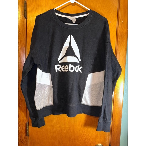 Reebok Tops - Reebok Womens Black White Vintage Crewneck Sweatshirt XL Long‎ Sleeved Sweater
